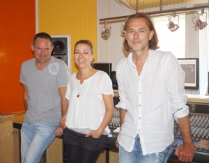 Jando, Isgaard mit dem Produzenten Jens Lueck im Studio © Oriana Lai